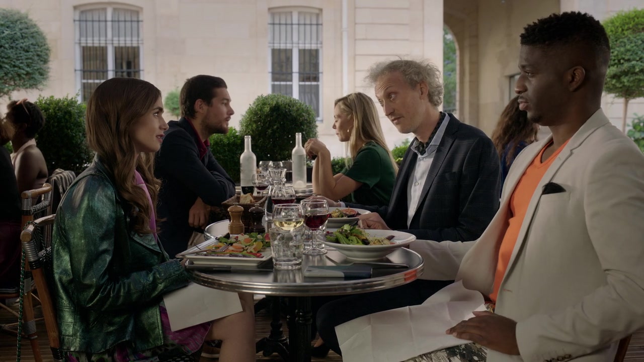 Emily_in_Paris_S01E04_A_Kiss_Is_Just_A_Kiss_720p_NF_WEB-DL_DDP5_1_x264-BTN_0466.jpg