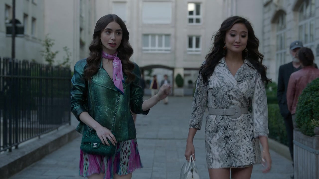 Emily_in_Paris_S01E04_A_Kiss_Is_Just_A_Kiss_720p_NF_WEB-DL_DDP5_1_x264-BTN_0474.jpg