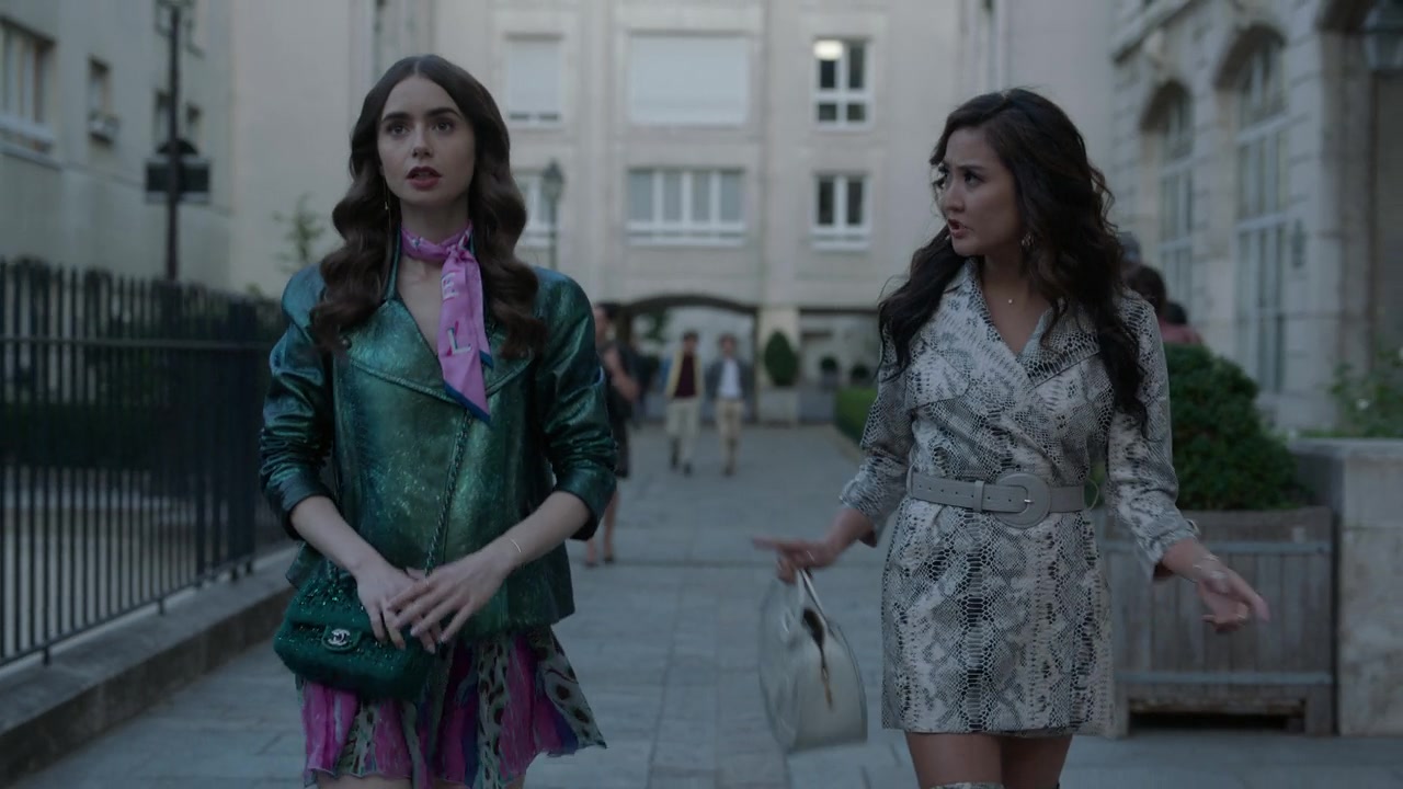 Emily_in_Paris_S01E04_A_Kiss_Is_Just_A_Kiss_720p_NF_WEB-DL_DDP5_1_x264-BTN_0476.jpg