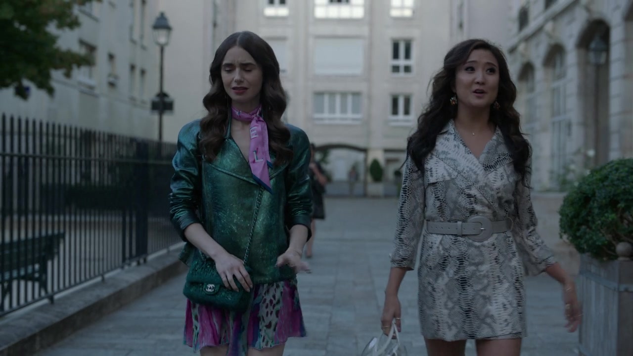 Emily_in_Paris_S01E04_A_Kiss_Is_Just_A_Kiss_720p_NF_WEB-DL_DDP5_1_x264-BTN_0479.jpg