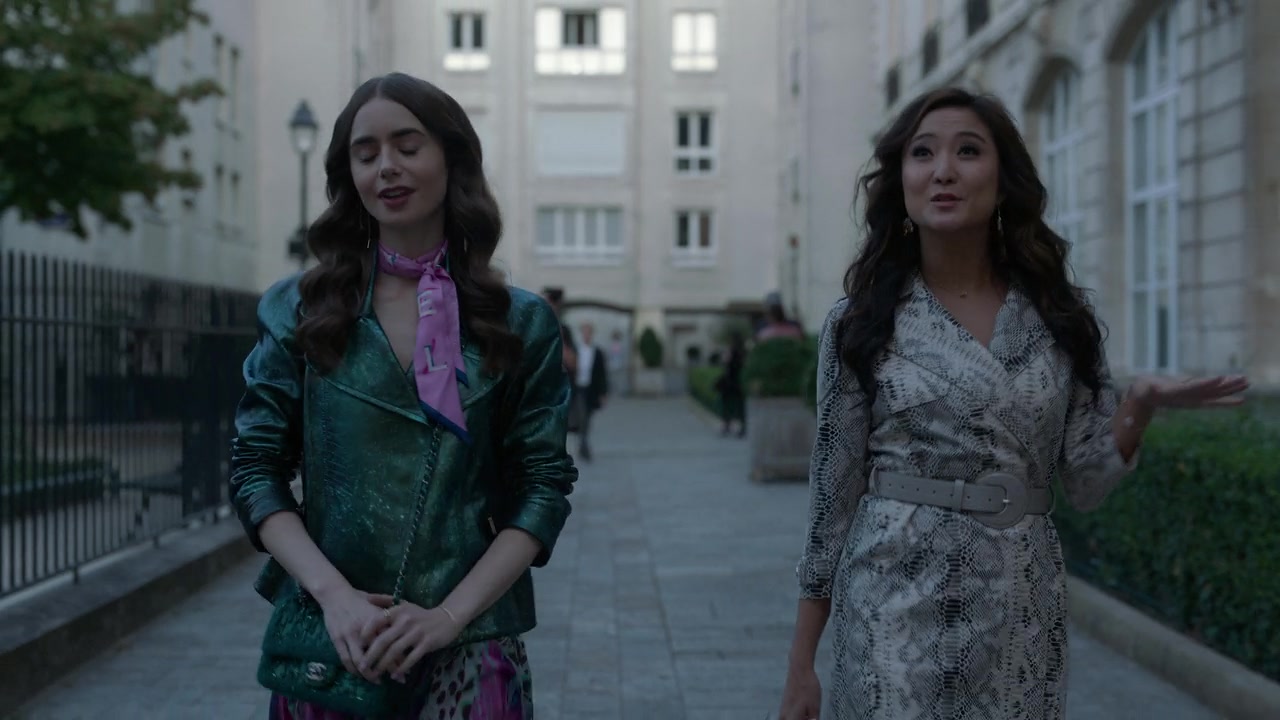 Emily_in_Paris_S01E04_A_Kiss_Is_Just_A_Kiss_720p_NF_WEB-DL_DDP5_1_x264-BTN_0483.jpg