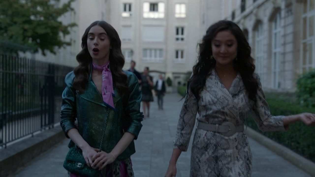 Emily_in_Paris_S01E04_A_Kiss_Is_Just_A_Kiss_720p_NF_WEB-DL_DDP5_1_x264-BTN_0485.jpg