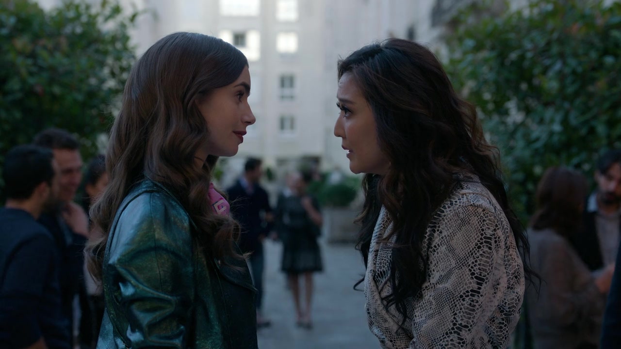 Emily_in_Paris_S01E04_A_Kiss_Is_Just_A_Kiss_720p_NF_WEB-DL_DDP5_1_x264-BTN_0493.jpg