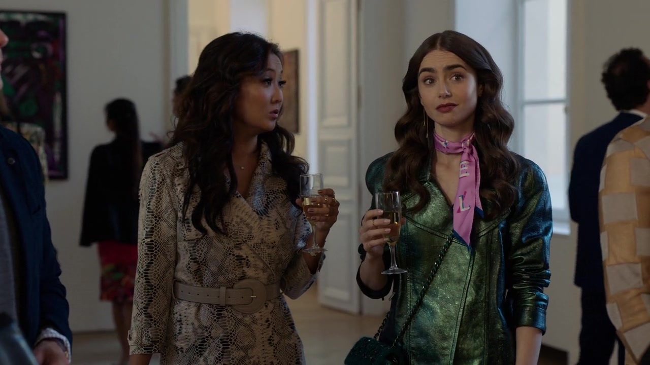 Emily_in_Paris_S01E04_A_Kiss_Is_Just_A_Kiss_720p_NF_WEB-DL_DDP5_1_x264-BTN_0506.jpg