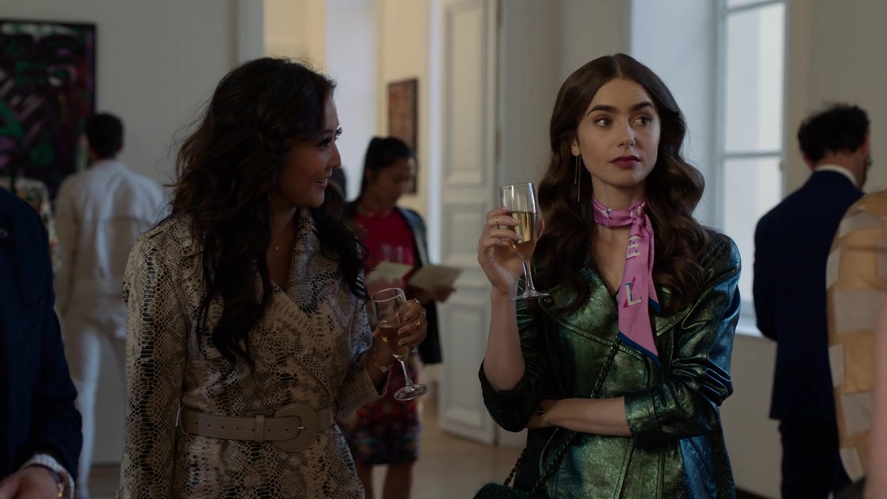 Emily_in_Paris_S01E04_A_Kiss_Is_Just_A_Kiss_720p_NF_WEB-DL_DDP5_1_x264-BTN_0511.jpg