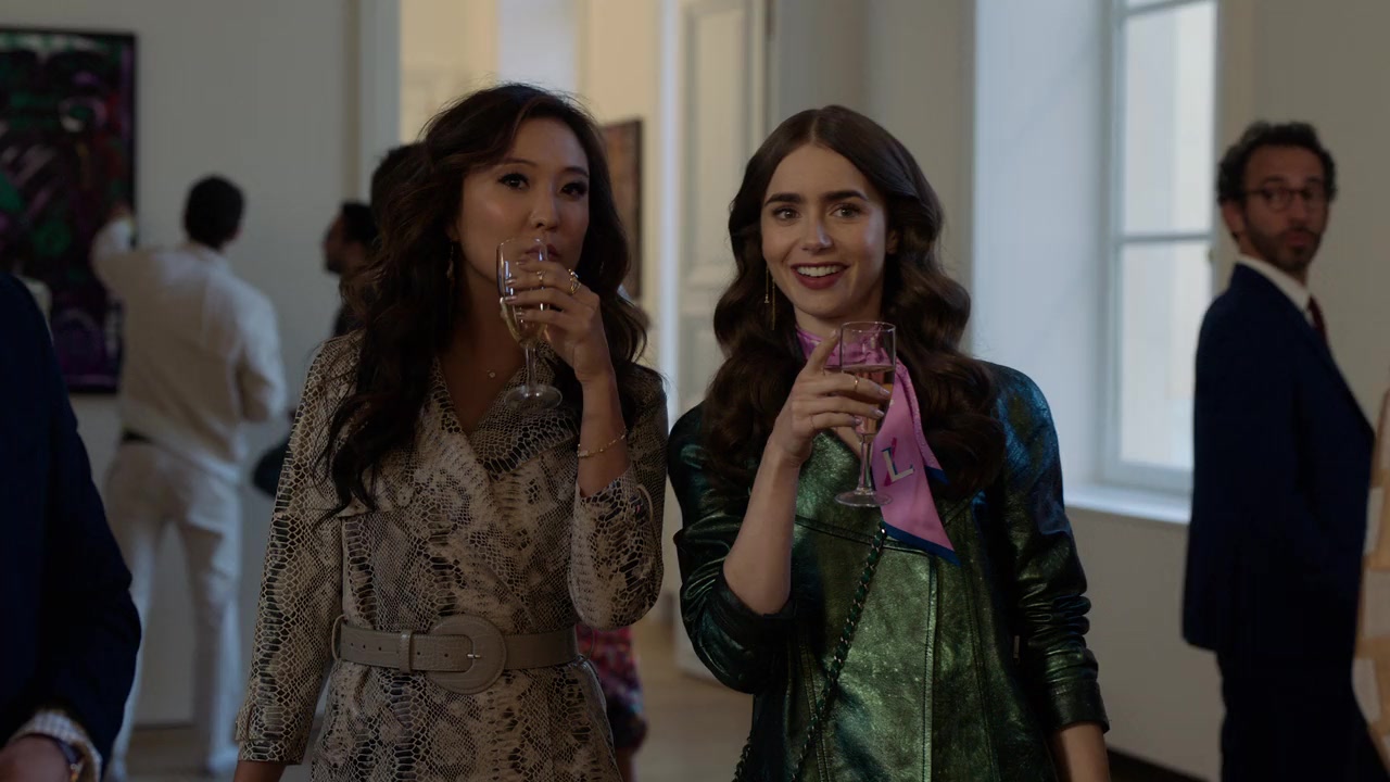 Emily_in_Paris_S01E04_A_Kiss_Is_Just_A_Kiss_720p_NF_WEB-DL_DDP5_1_x264-BTN_0515.jpg