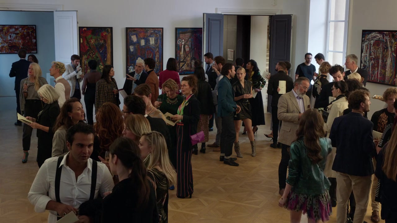 Emily_in_Paris_S01E04_A_Kiss_Is_Just_A_Kiss_720p_NF_WEB-DL_DDP5_1_x264-BTN_0526.jpg