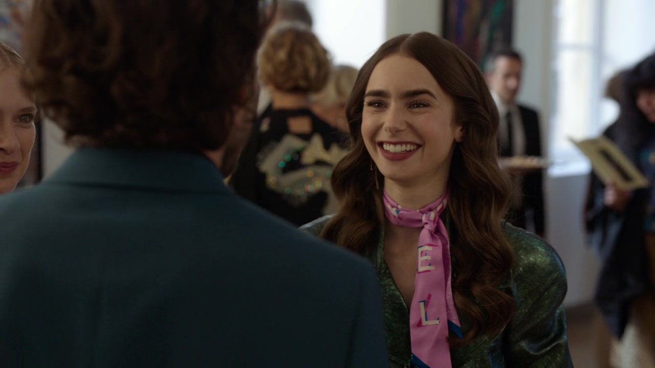 Emily_in_Paris_S01E04_A_Kiss_Is_Just_A_Kiss_720p_NF_WEB-DL_DDP5_1_x264-BTN_0538.jpg