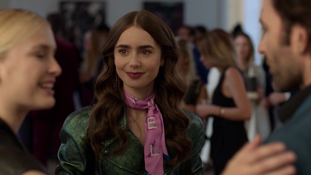 Emily_in_Paris_S01E04_A_Kiss_Is_Just_A_Kiss_720p_NF_WEB-DL_DDP5_1_x264-BTN_0544.jpg
