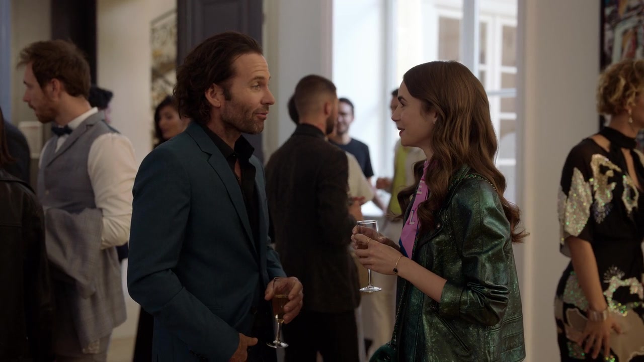 Emily_in_Paris_S01E04_A_Kiss_Is_Just_A_Kiss_720p_NF_WEB-DL_DDP5_1_x264-BTN_0553.jpg