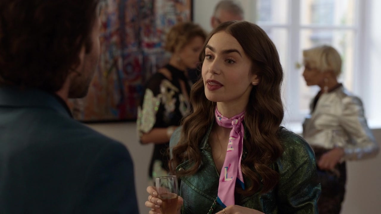 Emily_in_Paris_S01E04_A_Kiss_Is_Just_A_Kiss_720p_NF_WEB-DL_DDP5_1_x264-BTN_0554.jpg