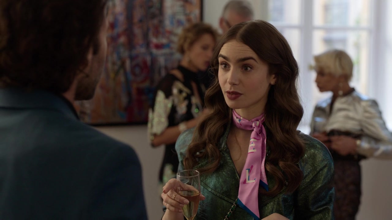 Emily_in_Paris_S01E04_A_Kiss_Is_Just_A_Kiss_720p_NF_WEB-DL_DDP5_1_x264-BTN_0555.jpg