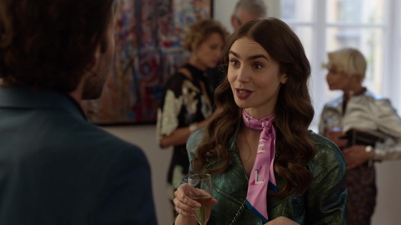 Emily_in_Paris_S01E04_A_Kiss_Is_Just_A_Kiss_720p_NF_WEB-DL_DDP5_1_x264-BTN_0556.jpg