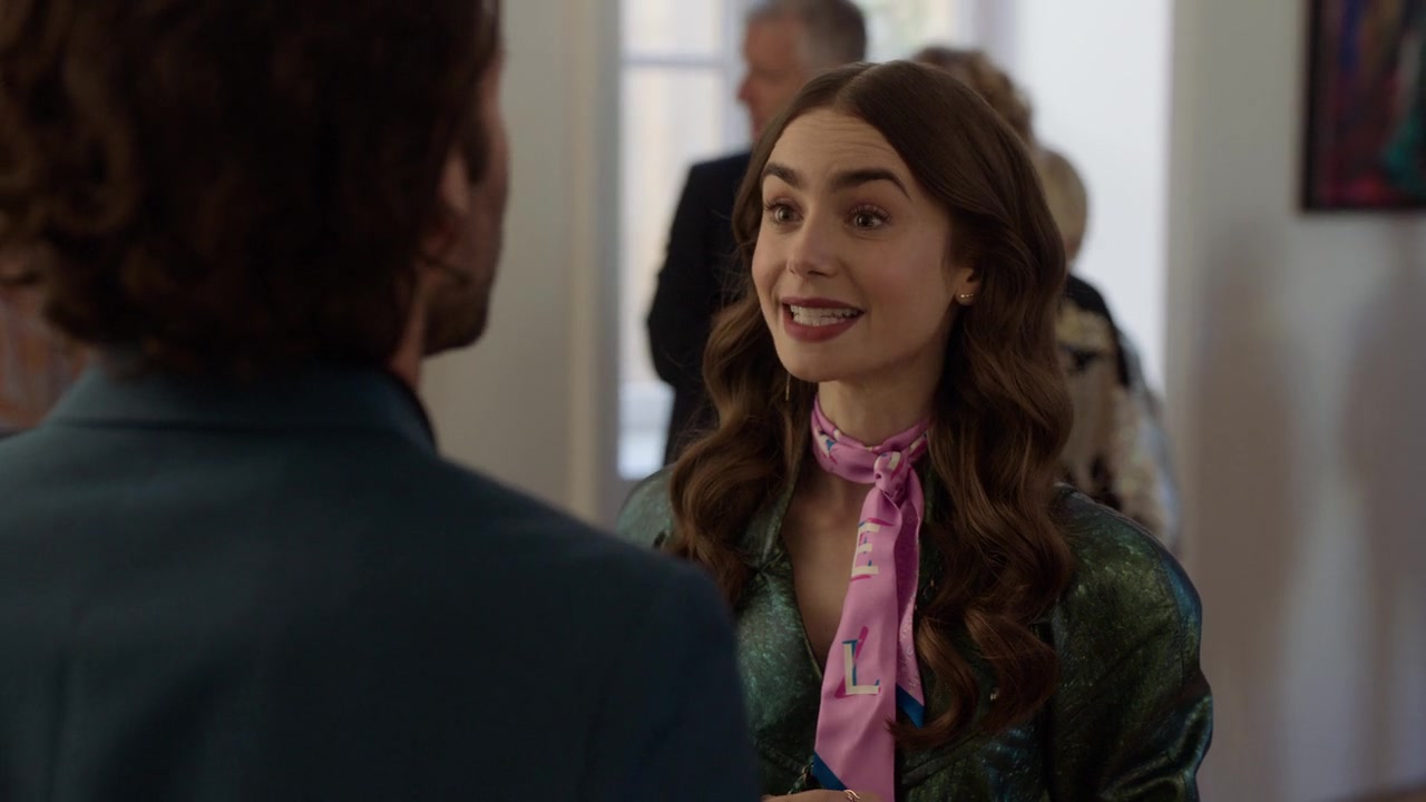 Emily_in_Paris_S01E04_A_Kiss_Is_Just_A_Kiss_720p_NF_WEB-DL_DDP5_1_x264-BTN_0560.jpg