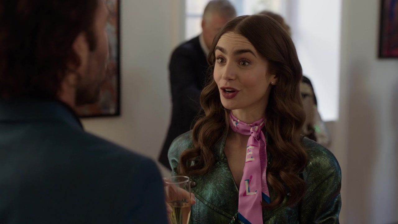 Emily_in_Paris_S01E04_A_Kiss_Is_Just_A_Kiss_720p_NF_WEB-DL_DDP5_1_x264-BTN_0562.jpg