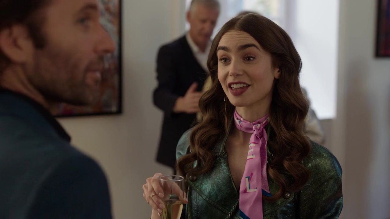 Emily_in_Paris_S01E04_A_Kiss_Is_Just_A_Kiss_720p_NF_WEB-DL_DDP5_1_x264-BTN_0563.jpg
