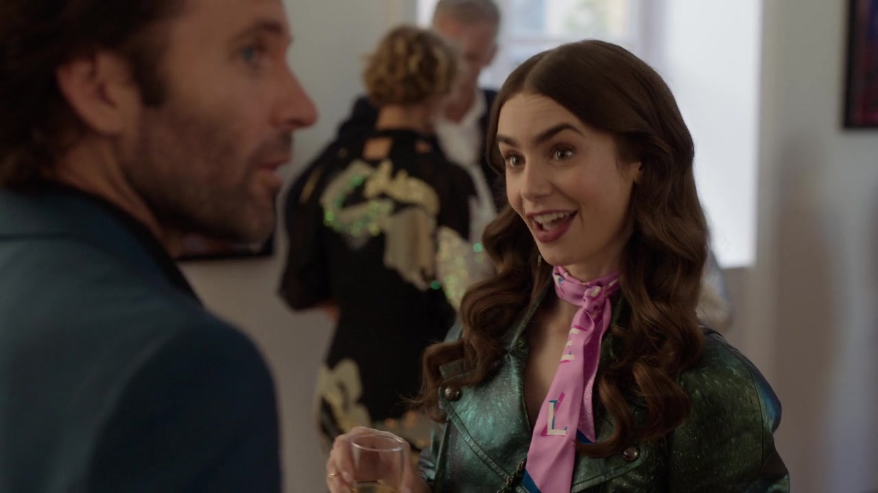 Emily_in_Paris_S01E04_A_Kiss_Is_Just_A_Kiss_720p_NF_WEB-DL_DDP5_1_x264-BTN_0564.jpg