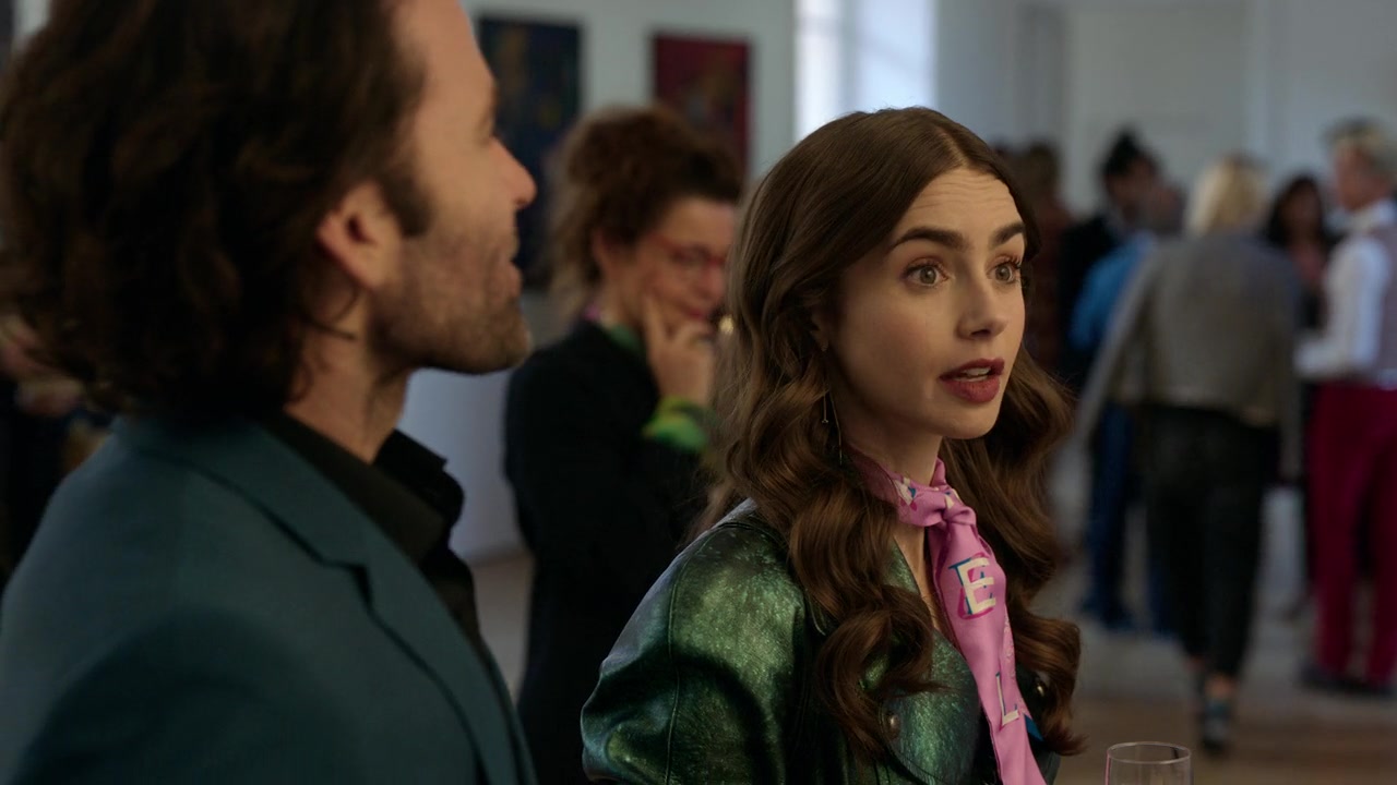 Emily_in_Paris_S01E04_A_Kiss_Is_Just_A_Kiss_720p_NF_WEB-DL_DDP5_1_x264-BTN_0579.jpg