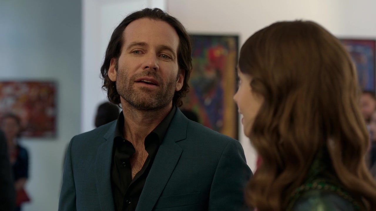 Emily_in_Paris_S01E04_A_Kiss_Is_Just_A_Kiss_720p_NF_WEB-DL_DDP5_1_x264-BTN_0581.jpg