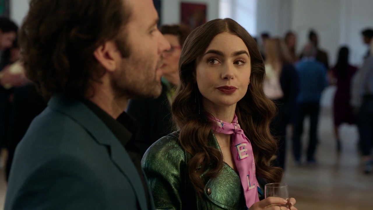 Emily_in_Paris_S01E04_A_Kiss_Is_Just_A_Kiss_720p_NF_WEB-DL_DDP5_1_x264-BTN_0583.jpg