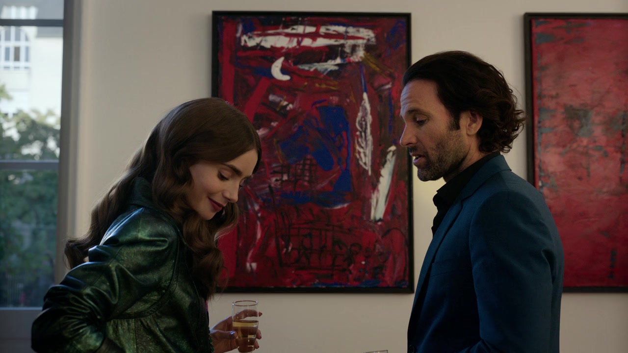 Emily_in_Paris_S01E04_A_Kiss_Is_Just_A_Kiss_720p_NF_WEB-DL_DDP5_1_x264-BTN_0599.jpg