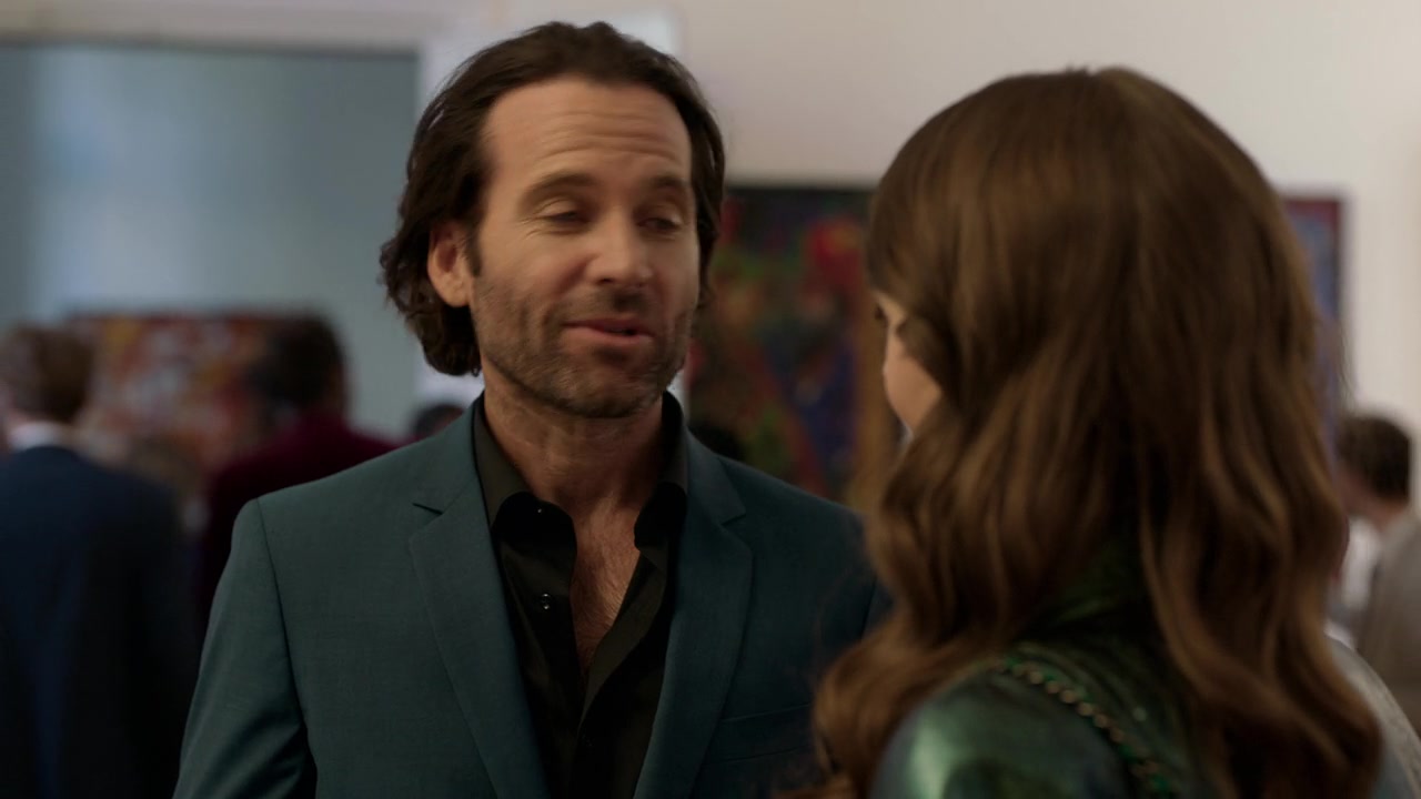 Emily_in_Paris_S01E04_A_Kiss_Is_Just_A_Kiss_720p_NF_WEB-DL_DDP5_1_x264-BTN_0603.jpg
