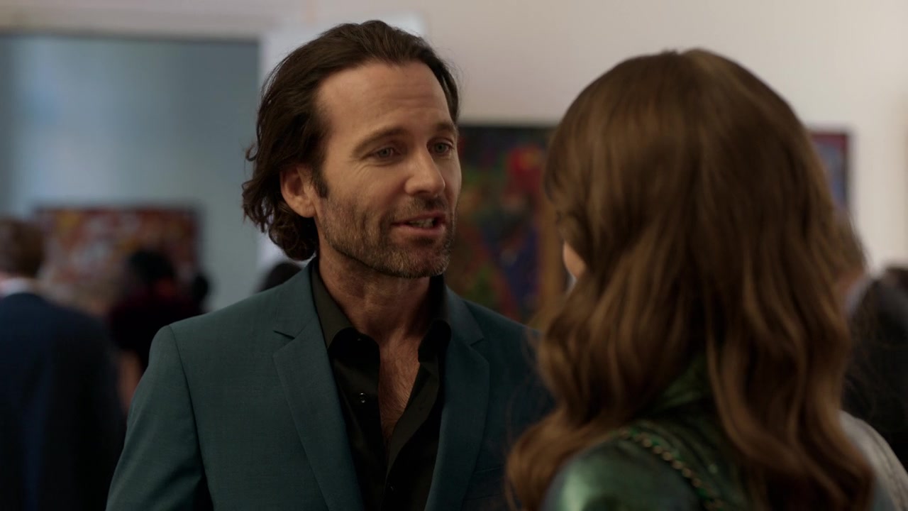 Emily_in_Paris_S01E04_A_Kiss_Is_Just_A_Kiss_720p_NF_WEB-DL_DDP5_1_x264-BTN_0607.jpg