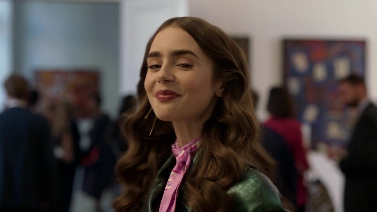 Emily_in_Paris_S01E04_A_Kiss_Is_Just_A_Kiss_720p_NF_WEB-DL_DDP5_1_x264-BTN_0610.jpg