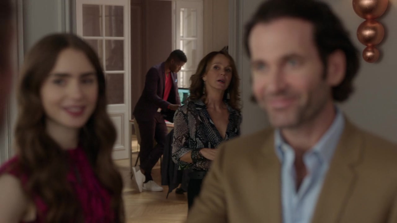 Emily_in_Paris_S01E04_A_Kiss_Is_Just_A_Kiss_720p_NF_WEB-DL_DDP5_1_x264-BTN_0631.jpg