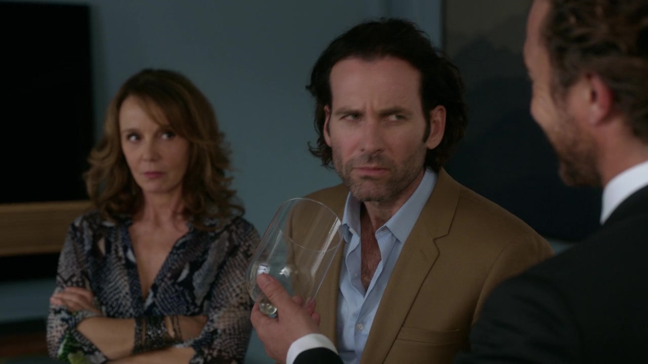 Emily_in_Paris_S01E04_A_Kiss_Is_Just_A_Kiss_720p_NF_WEB-DL_DDP5_1_x264-BTN_0652.jpg