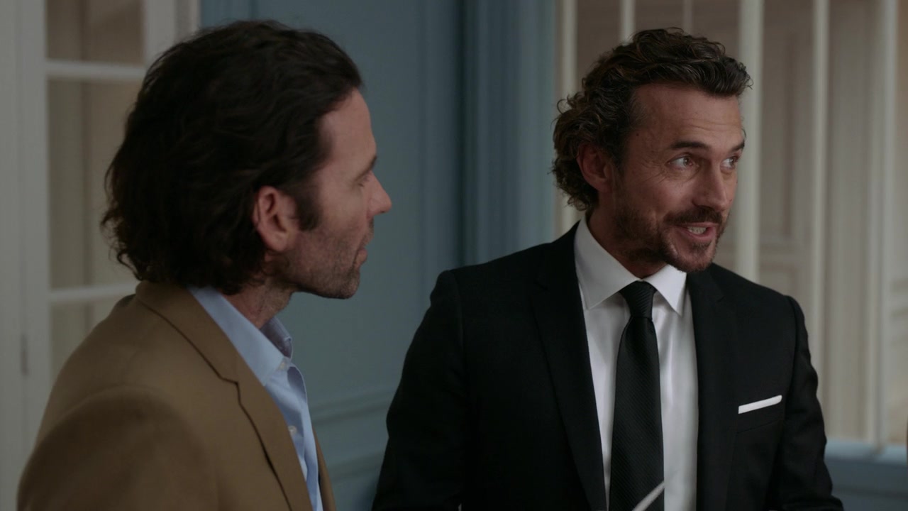 Emily_in_Paris_S01E04_A_Kiss_Is_Just_A_Kiss_720p_NF_WEB-DL_DDP5_1_x264-BTN_0670.jpg