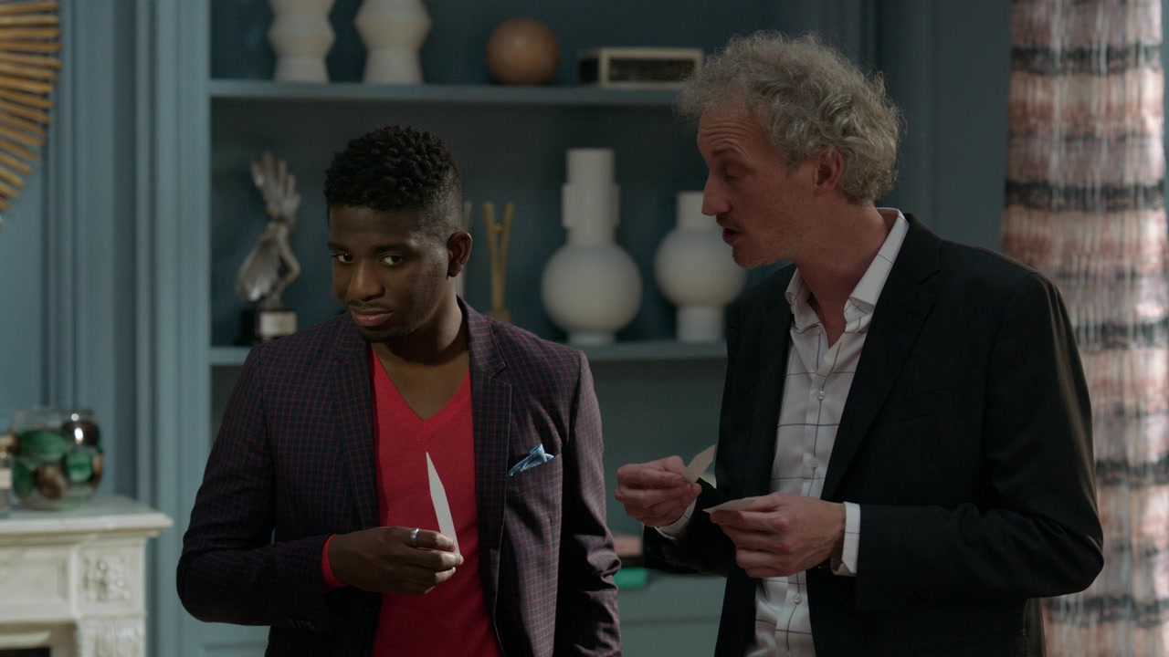 Emily_in_Paris_S01E04_A_Kiss_Is_Just_A_Kiss_720p_NF_WEB-DL_DDP5_1_x264-BTN_0672.jpg