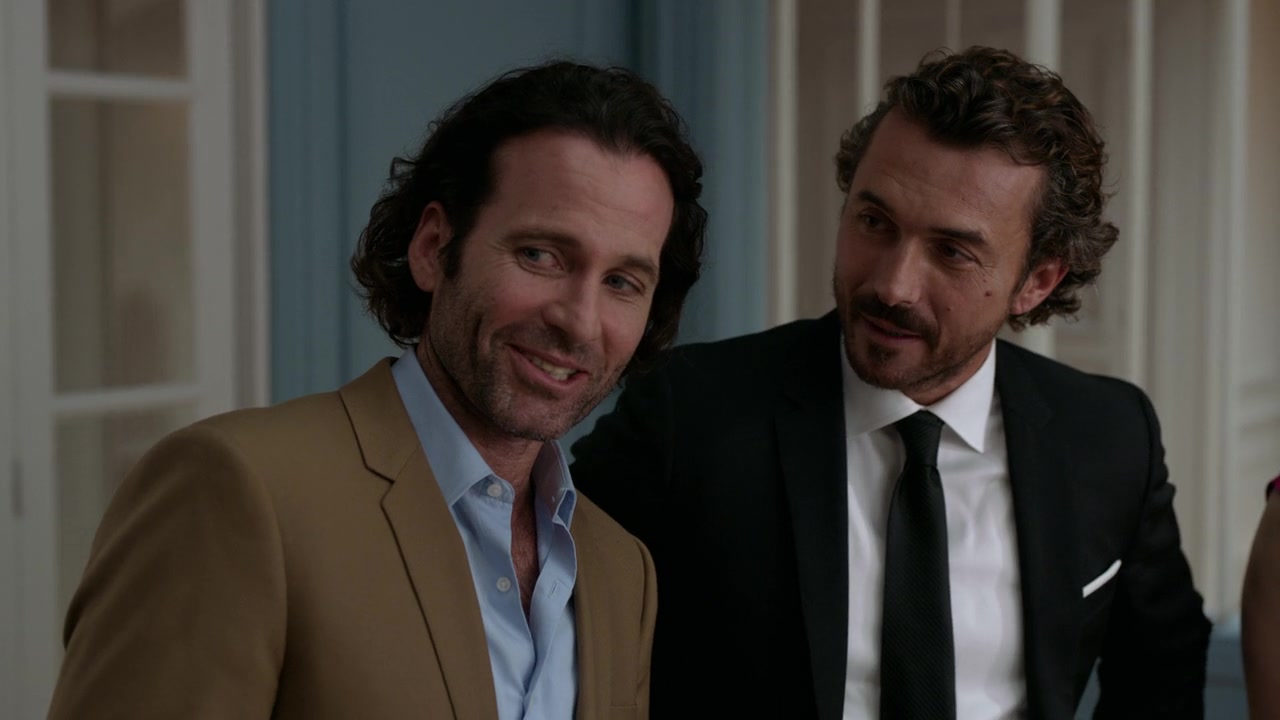 Emily_in_Paris_S01E04_A_Kiss_Is_Just_A_Kiss_720p_NF_WEB-DL_DDP5_1_x264-BTN_0685.jpg