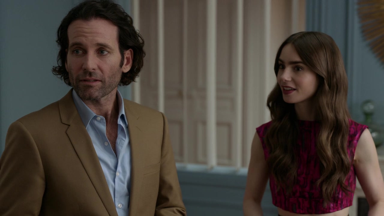 Emily_in_Paris_S01E04_A_Kiss_Is_Just_A_Kiss_720p_NF_WEB-DL_DDP5_1_x264-BTN_0698.jpg