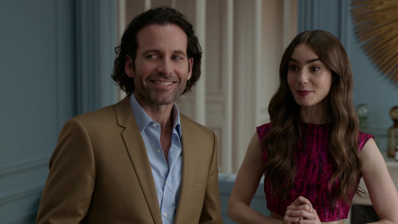 Emily_in_Paris_S01E04_A_Kiss_Is_Just_A_Kiss_720p_NF_WEB-DL_DDP5_1_x264-BTN_0708.jpg
