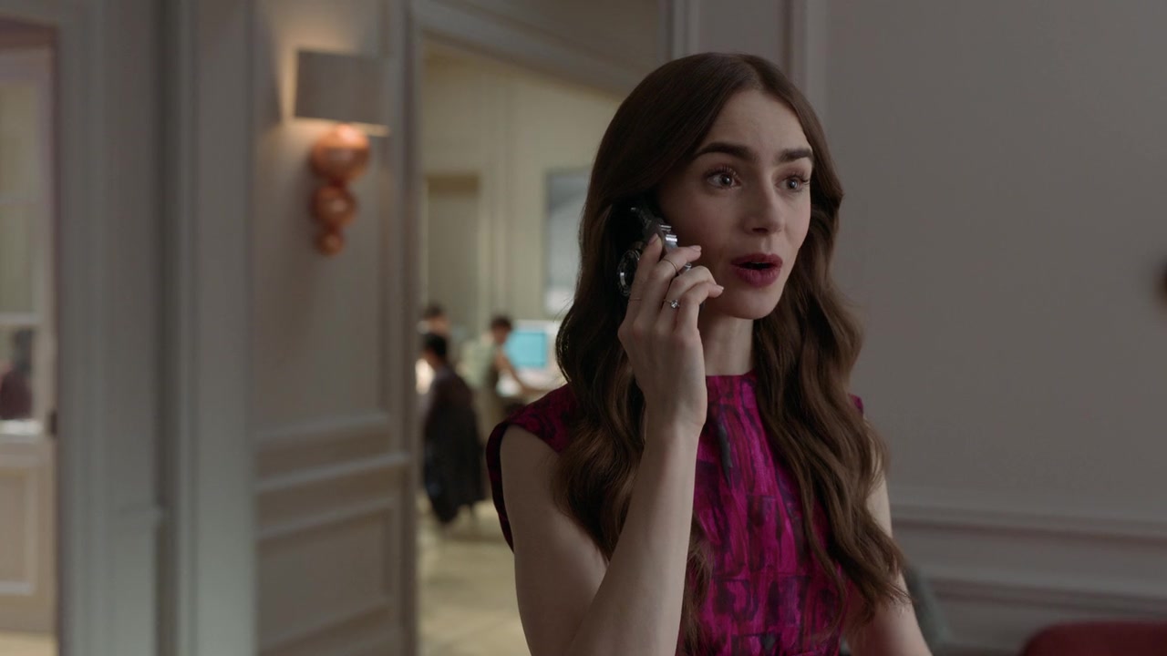 Emily_in_Paris_S01E04_A_Kiss_Is_Just_A_Kiss_720p_NF_WEB-DL_DDP5_1_x264-BTN_0717.jpg