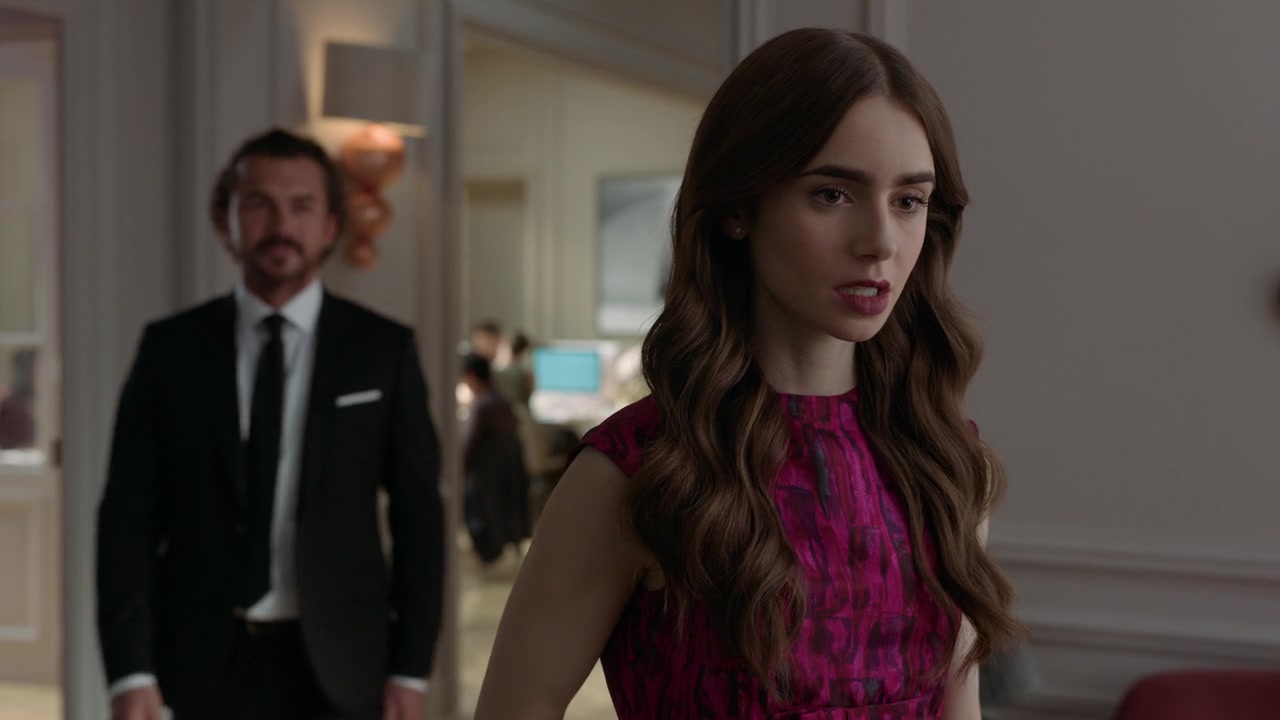 Emily_in_Paris_S01E04_A_Kiss_Is_Just_A_Kiss_720p_NF_WEB-DL_DDP5_1_x264-BTN_0724.jpg