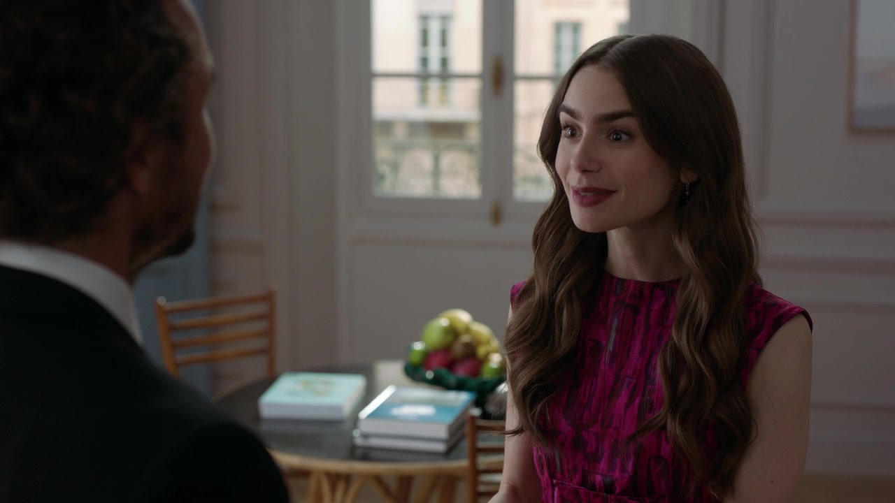 Emily_in_Paris_S01E04_A_Kiss_Is_Just_A_Kiss_720p_NF_WEB-DL_DDP5_1_x264-BTN_0743.jpg