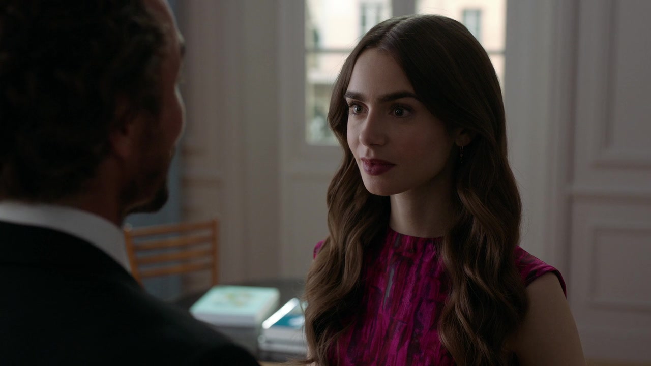 Emily_in_Paris_S01E04_A_Kiss_Is_Just_A_Kiss_720p_NF_WEB-DL_DDP5_1_x264-BTN_0771.jpg