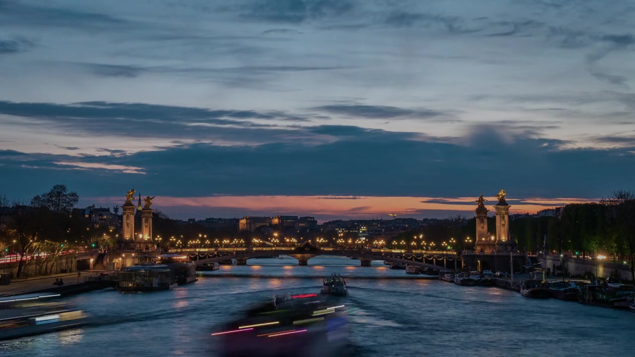 Emily_in_Paris_S01E04_A_Kiss_Is_Just_A_Kiss_720p_NF_WEB-DL_DDP5_1_x264-BTN_0794.jpg