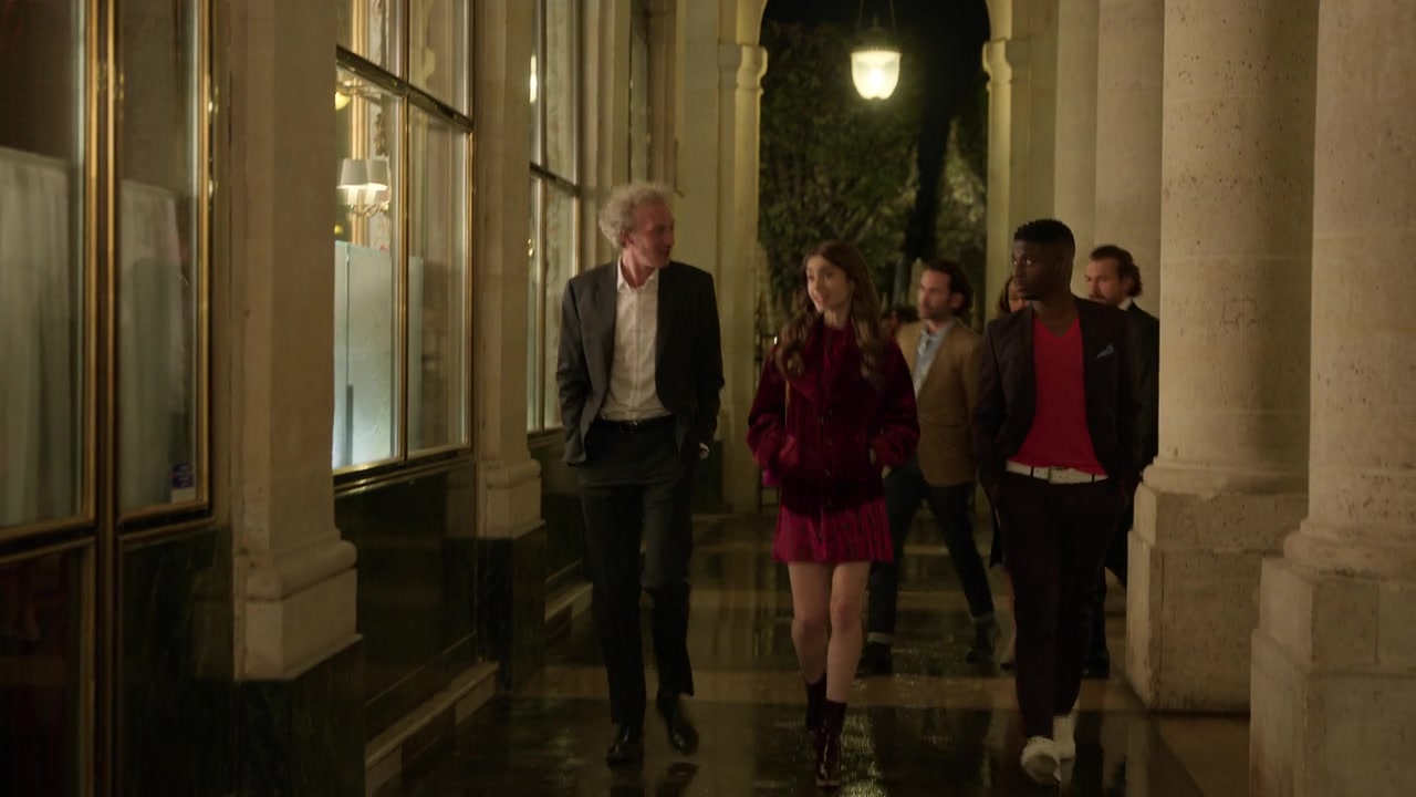 Emily_in_Paris_S01E04_A_Kiss_Is_Just_A_Kiss_720p_NF_WEB-DL_DDP5_1_x264-BTN_0799.jpg