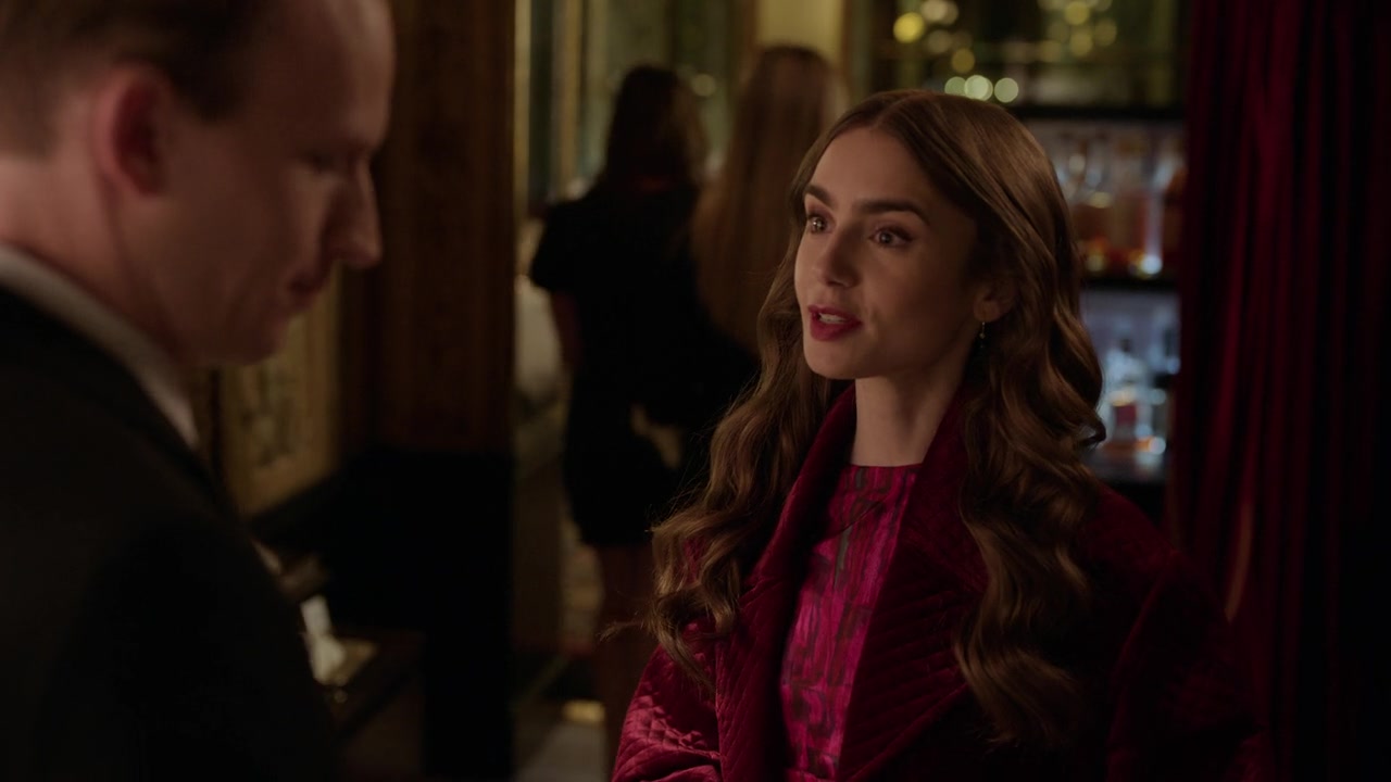 Emily_in_Paris_S01E04_A_Kiss_Is_Just_A_Kiss_720p_NF_WEB-DL_DDP5_1_x264-BTN_0808.jpg