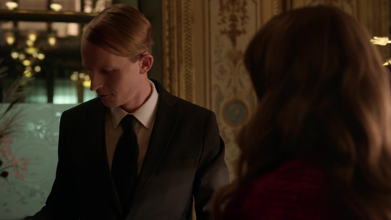 Emily_in_Paris_S01E04_A_Kiss_Is_Just_A_Kiss_720p_NF_WEB-DL_DDP5_1_x264-BTN_0809.jpg