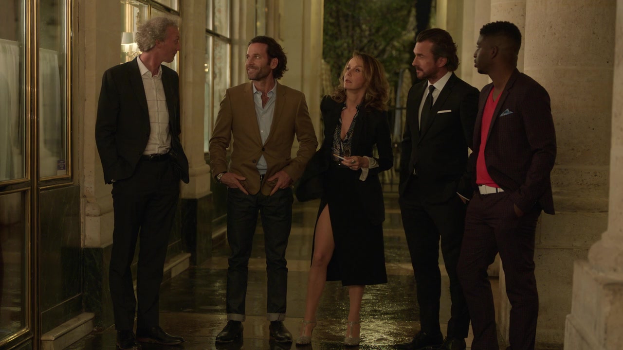 Emily_in_Paris_S01E04_A_Kiss_Is_Just_A_Kiss_720p_NF_WEB-DL_DDP5_1_x264-BTN_0811.jpg