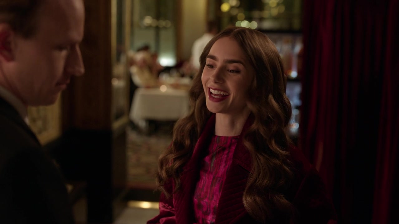 Emily_in_Paris_S01E04_A_Kiss_Is_Just_A_Kiss_720p_NF_WEB-DL_DDP5_1_x264-BTN_0825.jpg