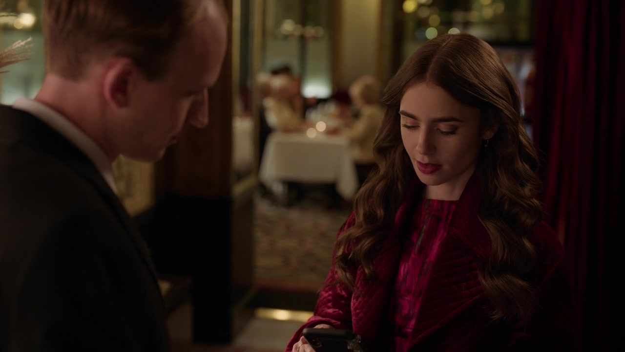 Emily_in_Paris_S01E04_A_Kiss_Is_Just_A_Kiss_720p_NF_WEB-DL_DDP5_1_x264-BTN_0830.jpg