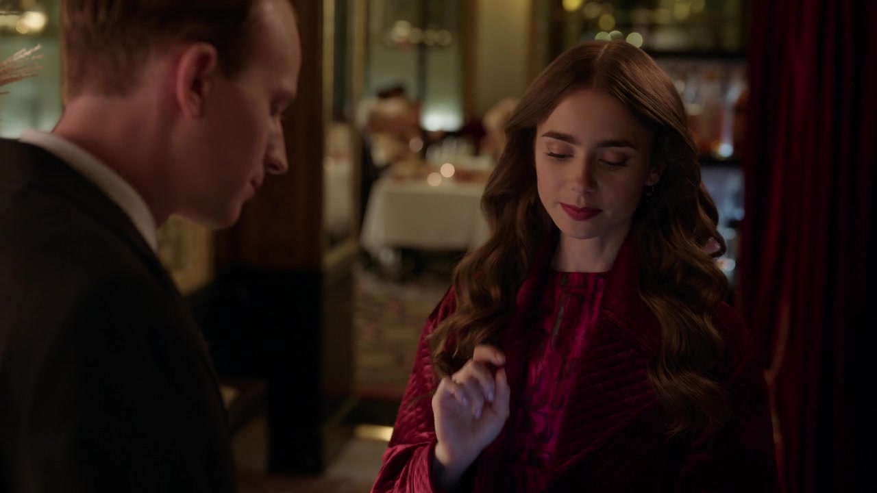Emily_in_Paris_S01E04_A_Kiss_Is_Just_A_Kiss_720p_NF_WEB-DL_DDP5_1_x264-BTN_0831.jpg