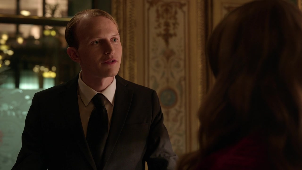 Emily_in_Paris_S01E04_A_Kiss_Is_Just_A_Kiss_720p_NF_WEB-DL_DDP5_1_x264-BTN_0839.jpg