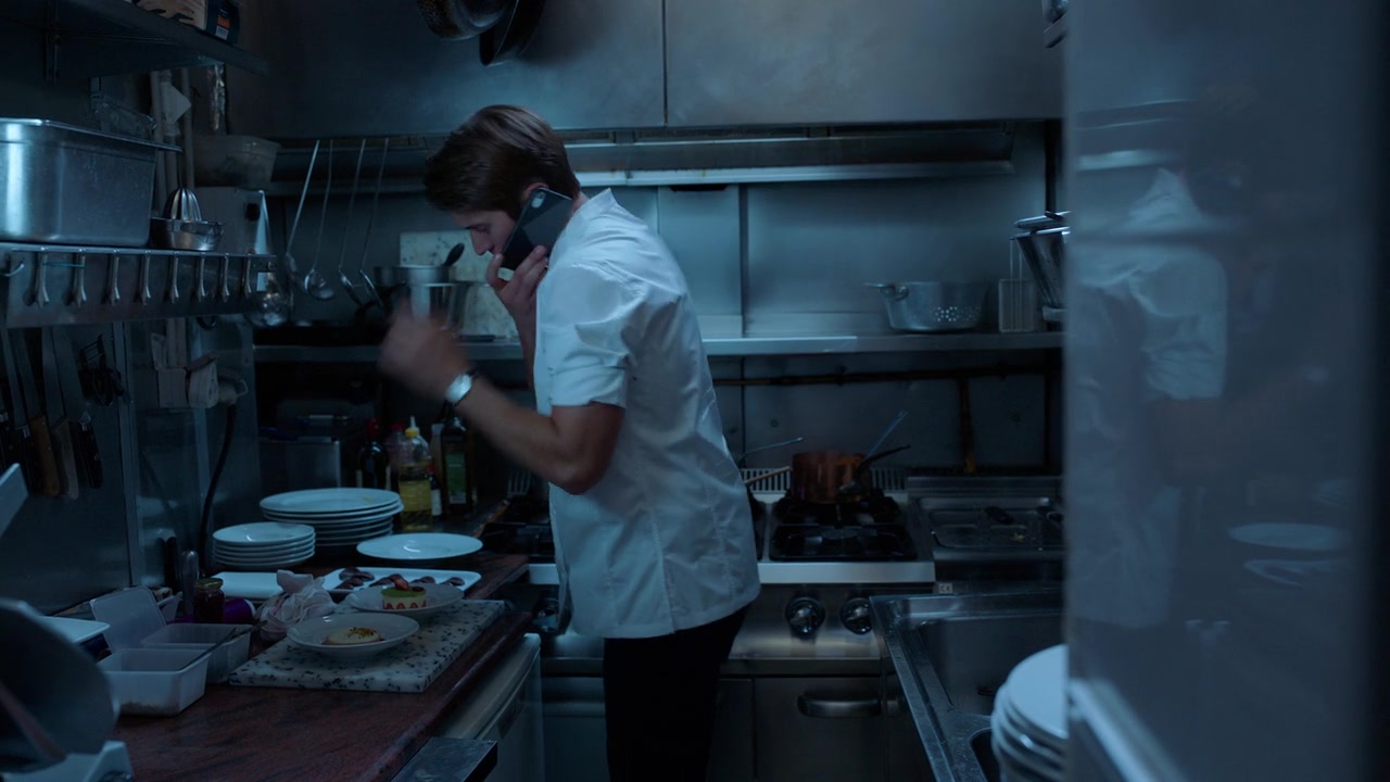 Emily_in_Paris_S01E04_A_Kiss_Is_Just_A_Kiss_720p_NF_WEB-DL_DDP5_1_x264-BTN_0866.jpg