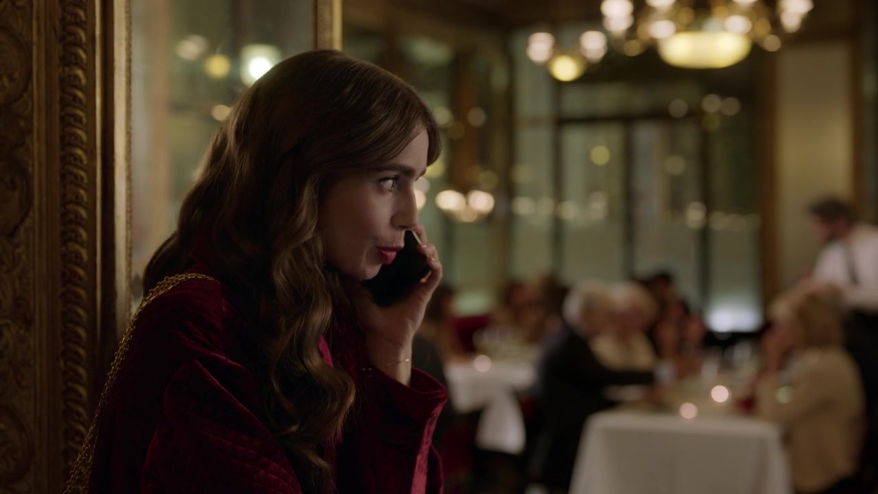 Emily_in_Paris_S01E04_A_Kiss_Is_Just_A_Kiss_720p_NF_WEB-DL_DDP5_1_x264-BTN_0868.jpg